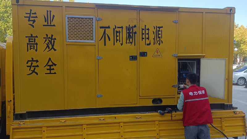 黄石港柴油发电机组和UPS电源配合使用时，如何避免切换过程中的电力中断？